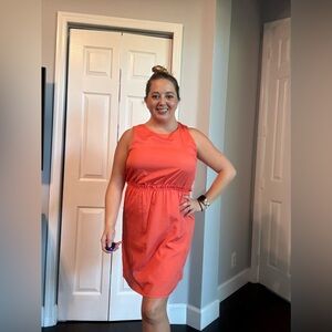 Mi Ami Coral Sleeveless Dress w/ Open Back Cutout – Size L